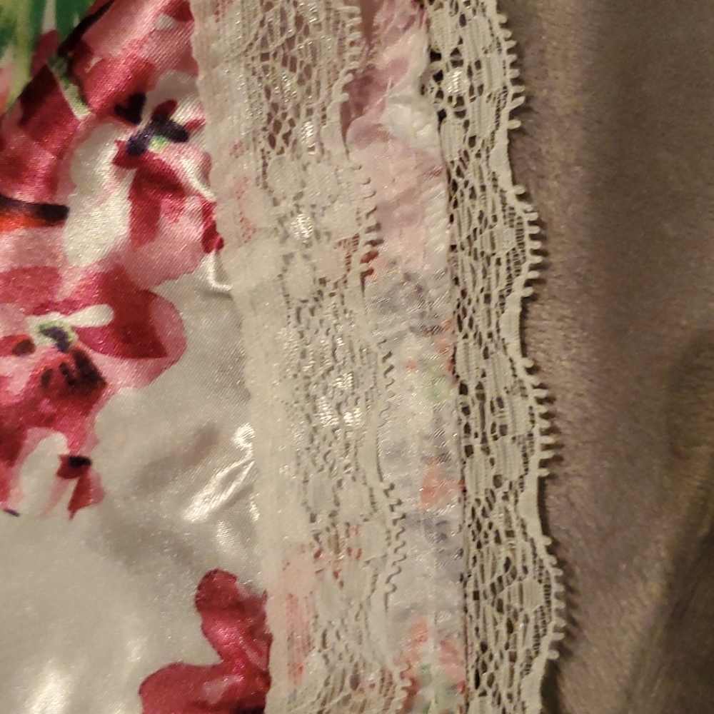 Satin shortd - Picture 3 of 4